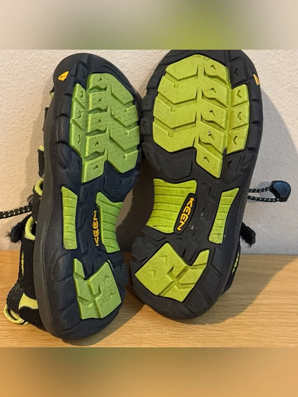 KEEN Newport H2 Lime Green & Black Hiking Outdoor Sandals Kids Sz 12